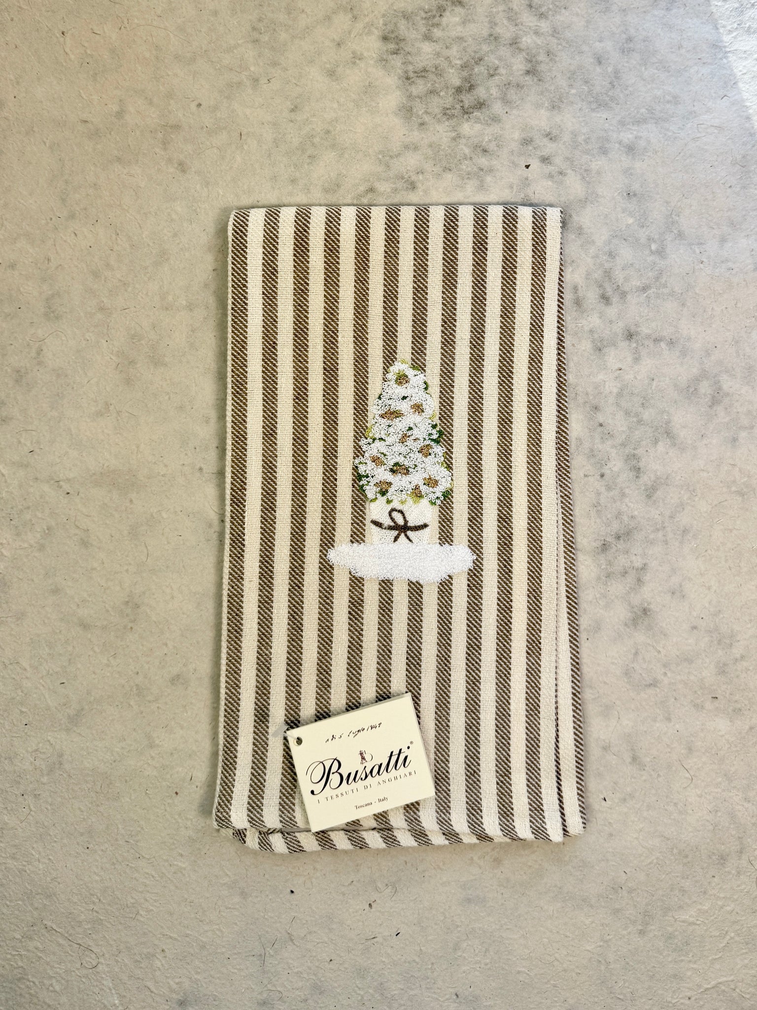 Topiary on Gold Pomelo Kitchen Towel (COL.111 EMBR.VASOVSC15)