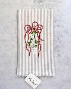 Mistletoe on Taupe Pomelo Kitchen Towel (COL.37 EMBR.VISCHIO2019)